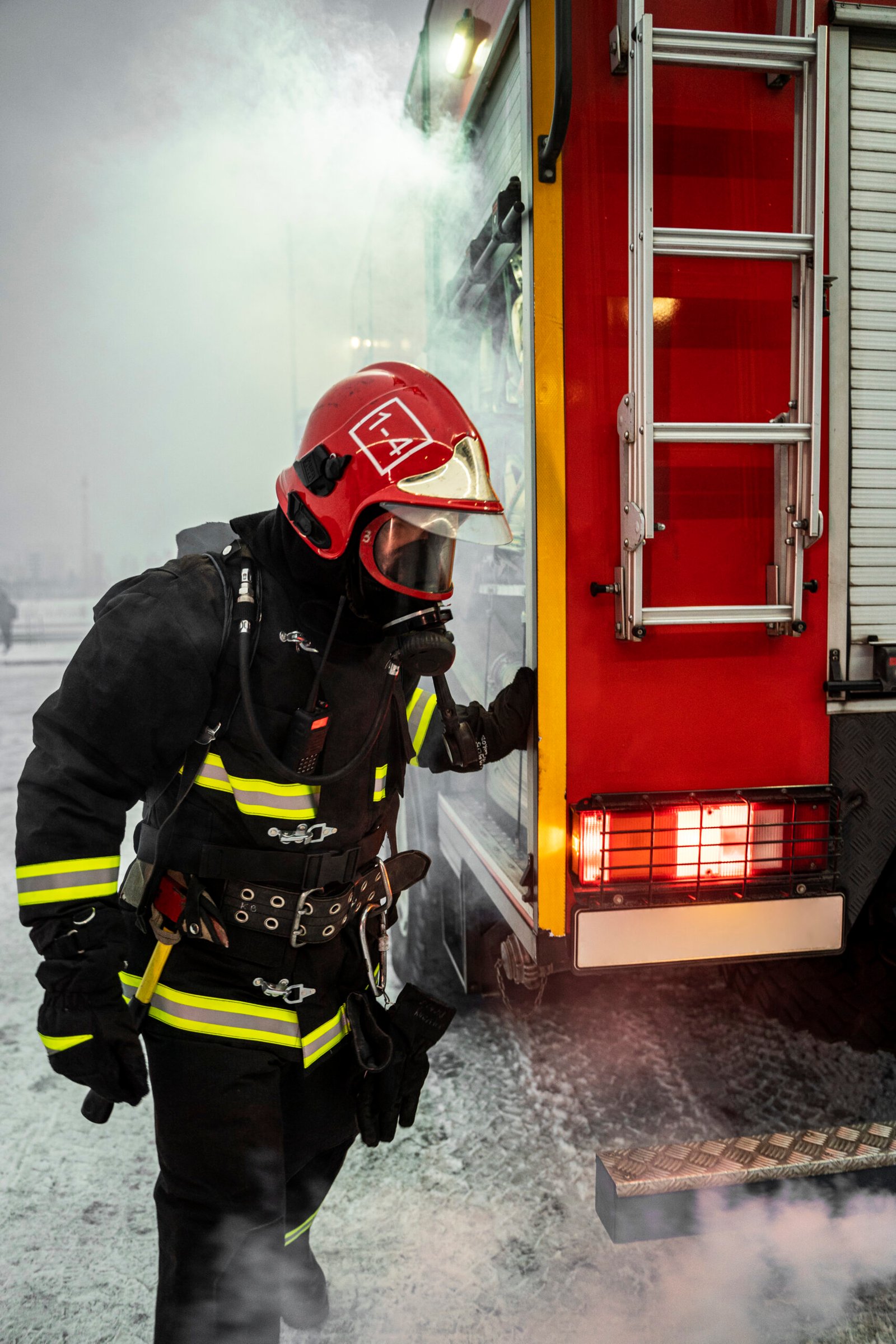 firefighter-ready-his-mission (2)
